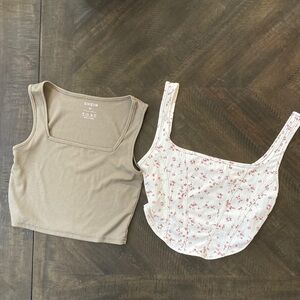 SHEIN Bundle of 2 Tan and Floral Crop Top Duo